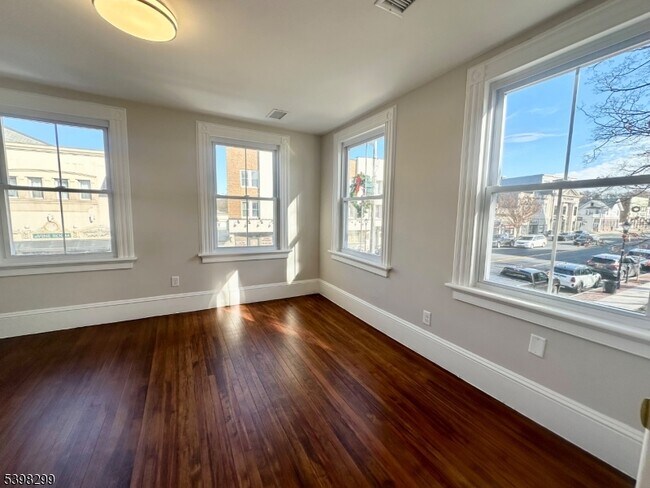 Building Photo - 328 Bloomfield Ave