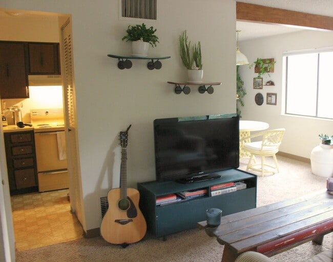 Building Photo - Contemporary Living Close to CSU & Amenities