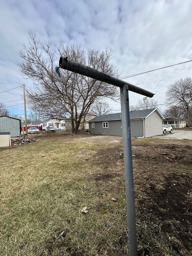 Building Photo - Immediate Move-In! Renovated 2BR House Near Ball State w/ Fireplace & Outdoor Space