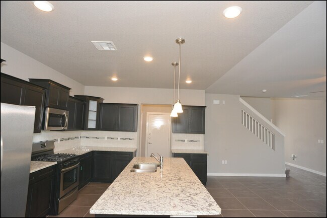 Building Photo - 945 Penrith St