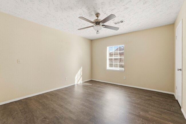 Building Photo - 16235 Cutten Rd