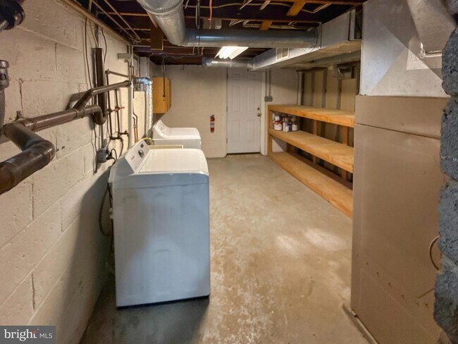 Building Photo - 133 N Line Rd