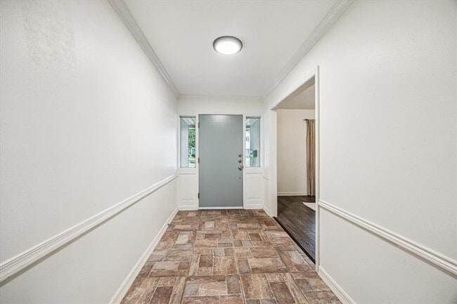 Building Photo - 10826 Lasso Ln