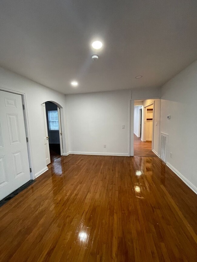 Building Photo - Adorable Chickamauga House