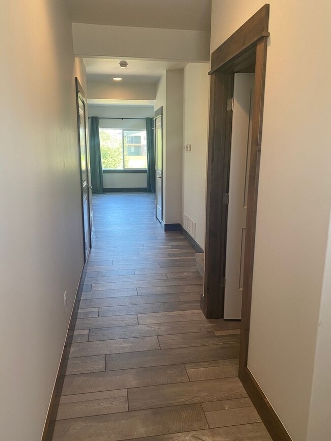 Building Photo - 3 Bed 2 1/2 Bath Condo in Bozeman