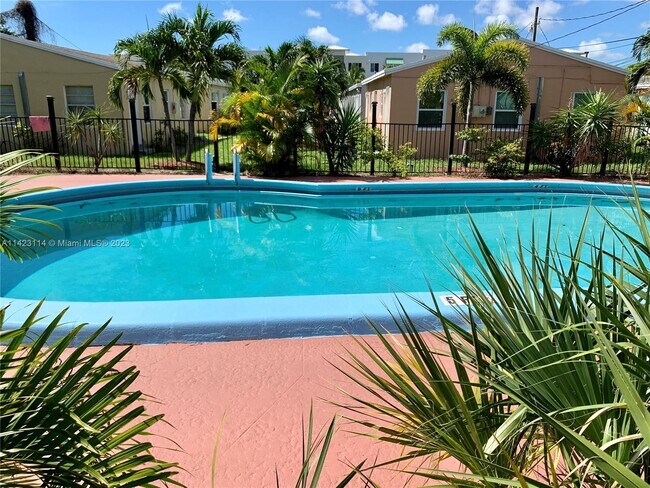 Building Photo - 2316 Madison St