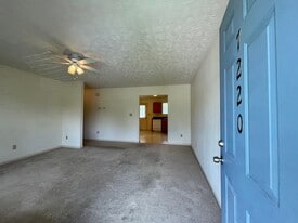 Building Photo - 7220 Howard Bennett Way