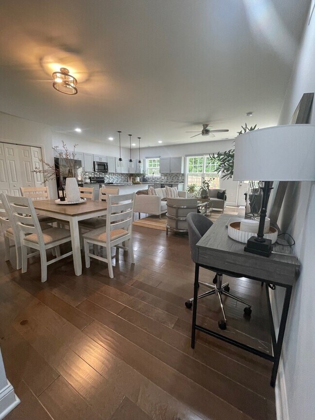 Building Photo - Beautifully Furnished 4-Bedroom Home with ...