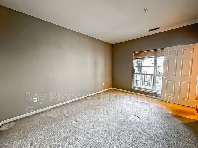 Building Photo - 4850 Eisenhower Ave