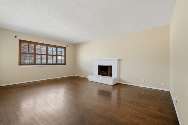 Building Photo - 2519 E Buckingham Way