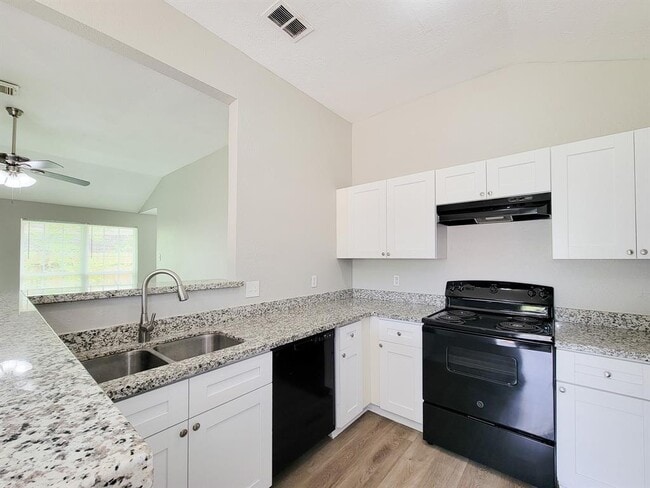 Building Photo - 15814 Murrelet Ct