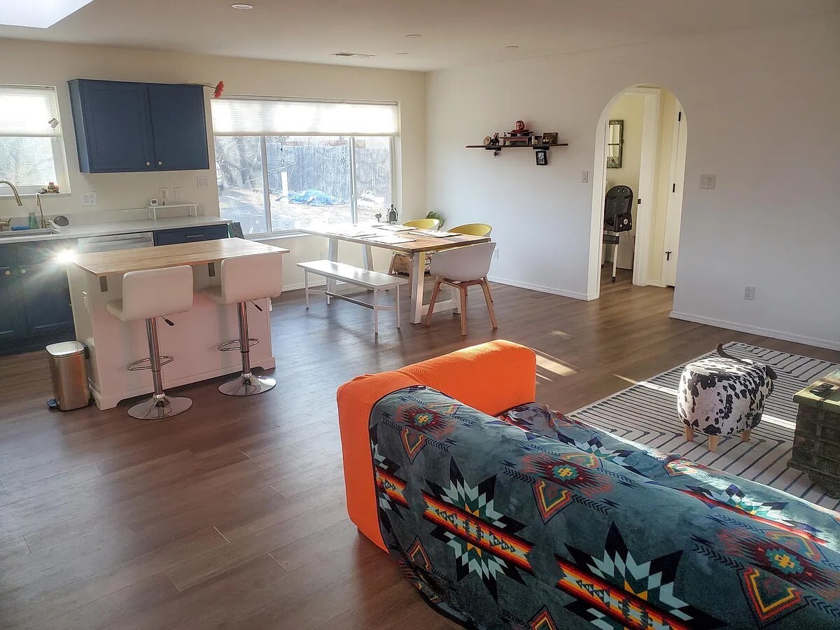 Building Photo - 948 Acequia de las Joyas