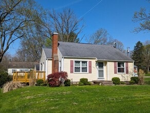 Building Photo - AVAILABLE NOW! - 2 Bedroom / 1 Bath Home in Great Beavercreek Neighborhood!