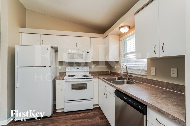 Building Photo - 2105 NW 1st Pl