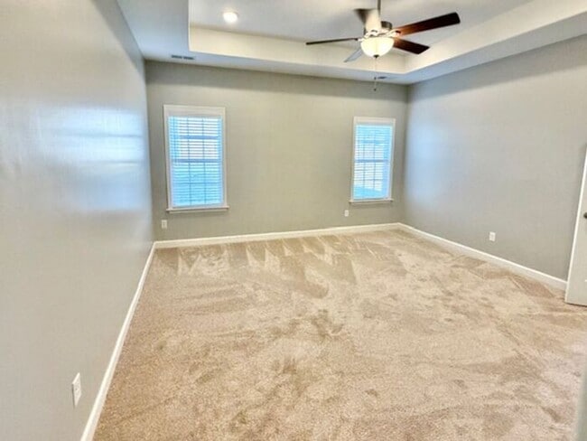 Building Photo - Now Leasing a 5-bedroom 3 bath home on Byhalia