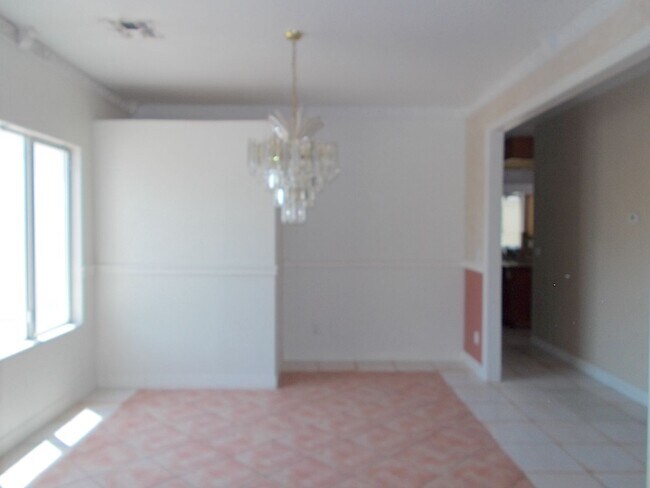Building Photo - Spacious Estate on Nearly an Acre!