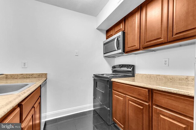 Building Photo - 90 Adams Dr NE