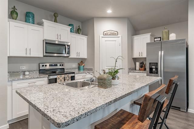 Building Photo - 1385 Dillard Creek Dr