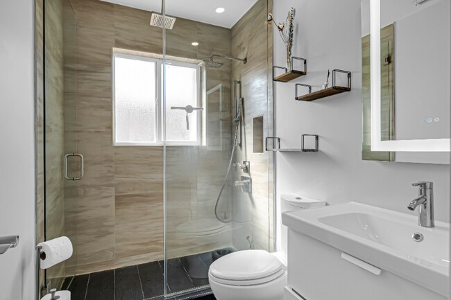 Building Photo - 1941 SW 18th Ave