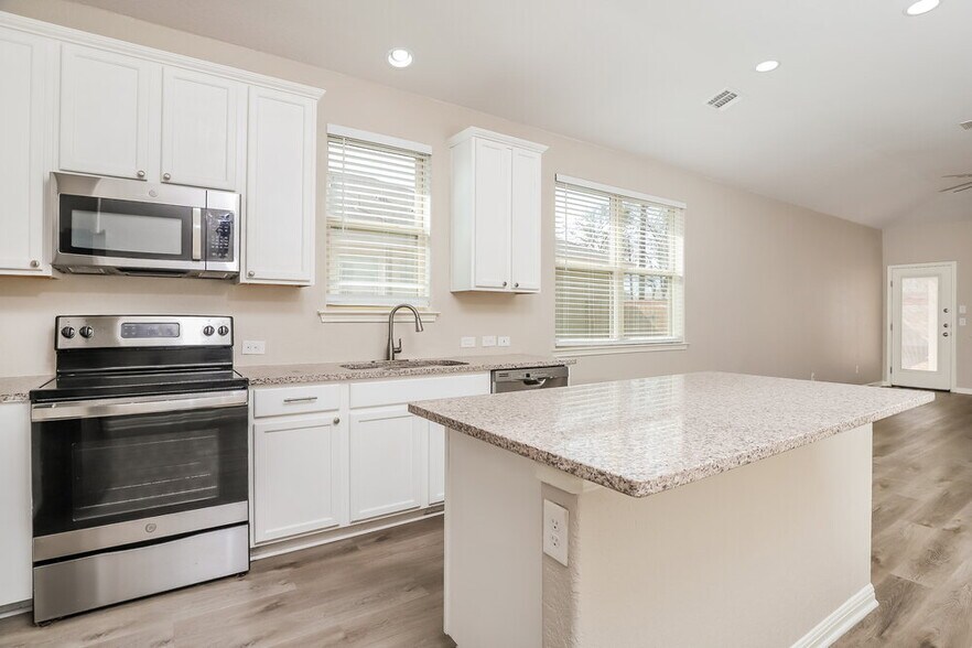 Building Photo - 8233 Oak Harvest Dr