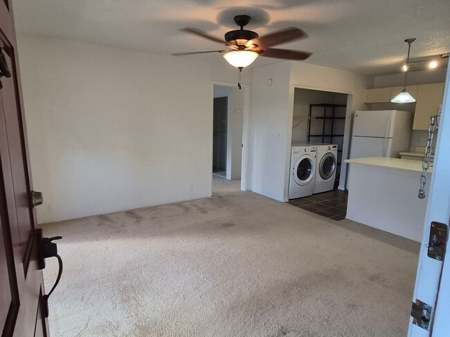 Building Photo - Centrally located 1bd, 1ba, 1pkg 512sqft. w/Lanai for $2000