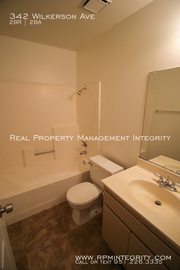 Building Photo - 2 bedroom 2 bath apartment in Perris