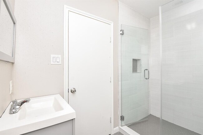 Building Photo - 3710 Dreyfus St