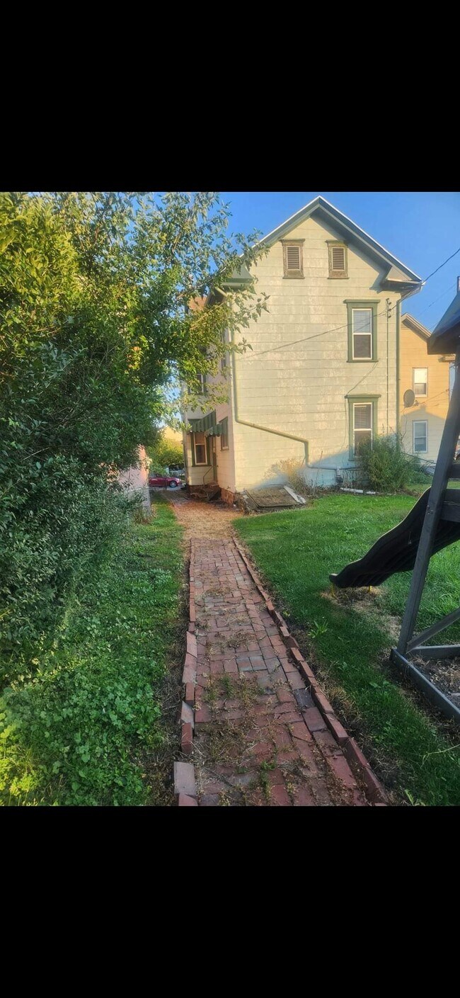 Building Photo - 2020 7th Ave