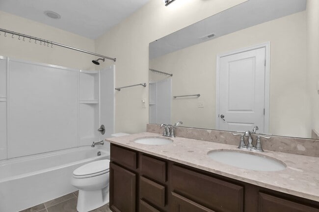 Building Photo - Spacious 3 Bedroom Home with Loft, Elegant...