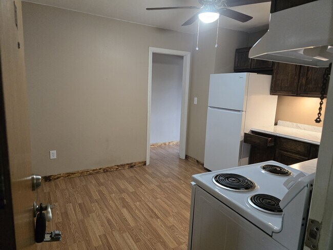 Building Photo - 316 N 9th Ave