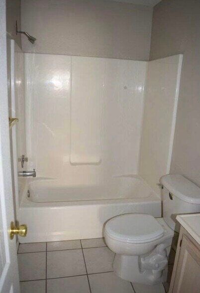 Building Photo - 2210 Peridot St