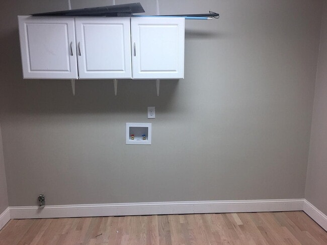 Building Photo - SINGLE FAMILY HOME.