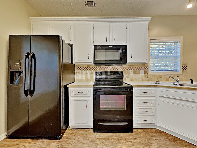 Building Photo - 117 Carl Barrett Dr