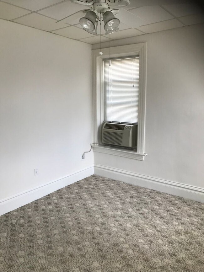 Building Photo - Magnolia - Beauty Shop