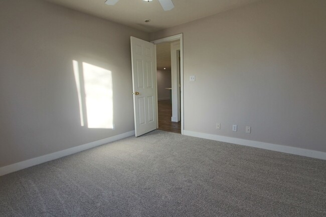 Building Photo - Downtown Washington - (Approved) Pet Optional