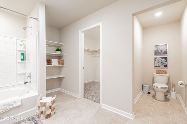 Building Photo - 407 Broussard Hl Dr