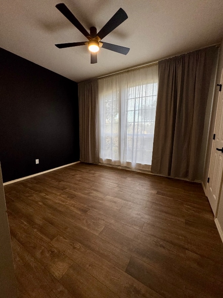 Building Photo - 4101 Watersedge Dr