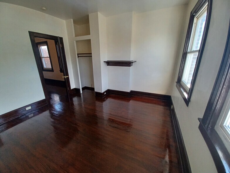 Building Photo - 268 Bond St