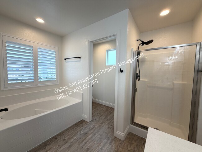 Building Photo - 327 Las Flores Dr