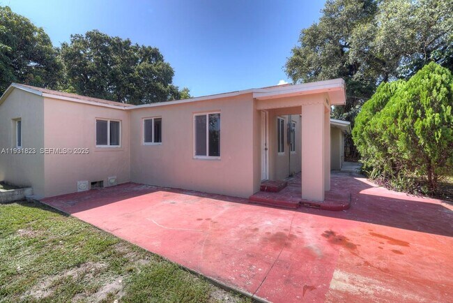 Building Photo - 14935 NE 11th Ct