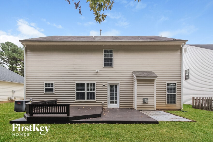 Building Photo - 6111 Forest Pond Dr