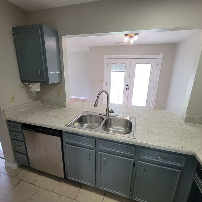 Building Photo - 63 Eastgate Cir