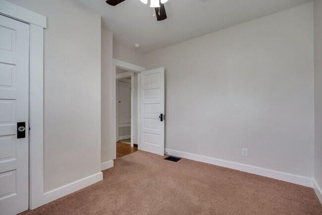 Building Photo - 2634 Wayland Ave