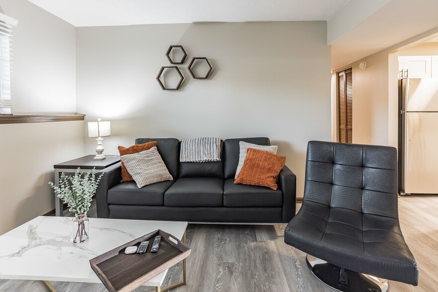 301_N_Salisbury_St_West_Lafayette_IN_47906_USA-Living_room-203A8696 - Victory on Salisbury