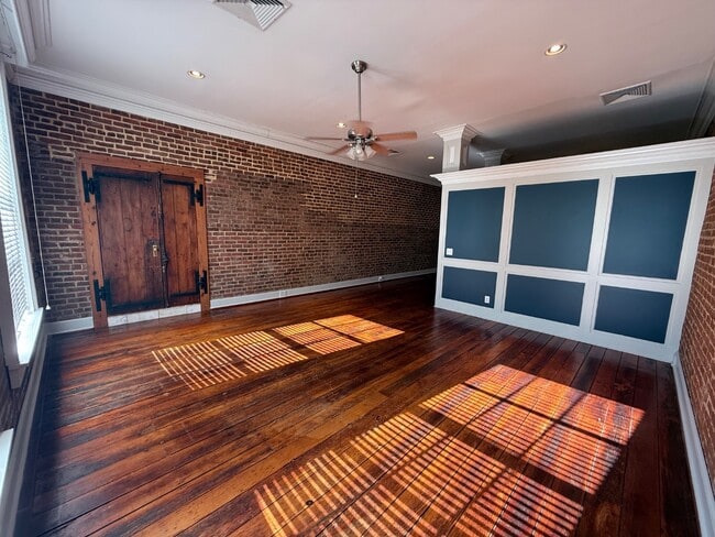Building Photo - 116 5th St N