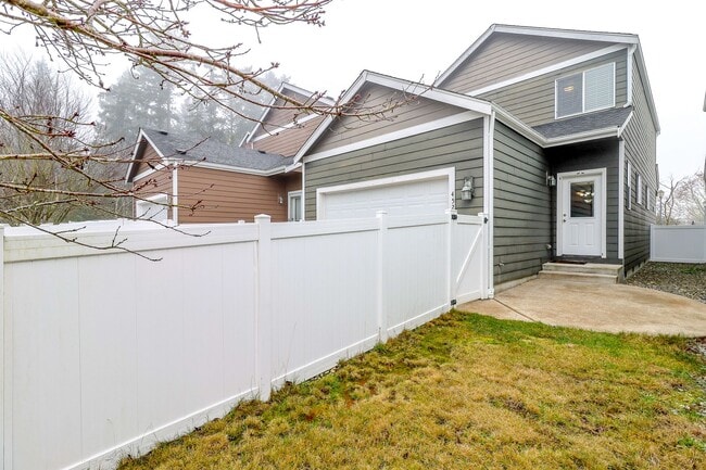 Building Photo - Beautiful Lacey Home with new paint and carpet in Popular Edgewater Community