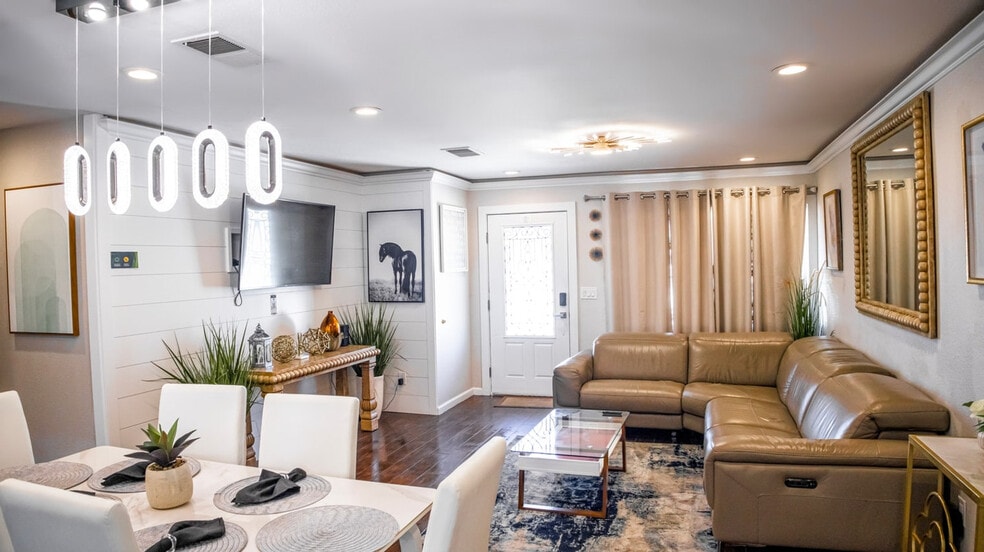 Building Photo - 660 Sunnyside Ave