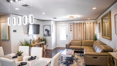 Building Photo - 660 Sunnyside Ave