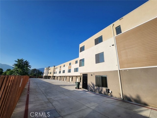 Building Photo - 4251 Live Oak Ave