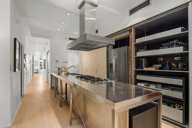 Building Photo - 354 Bowery-SI ID1035006P